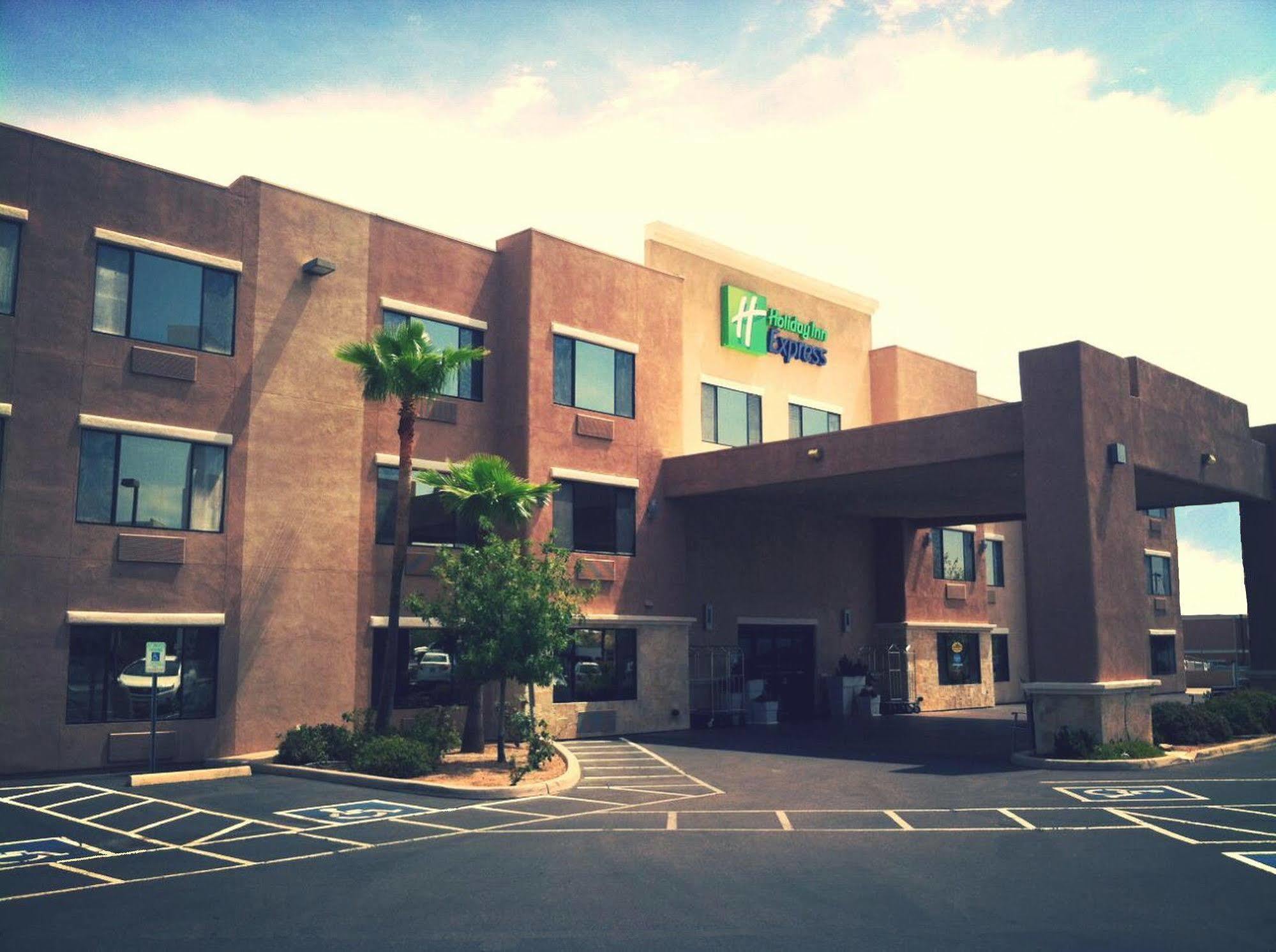 Holiday Inn Express Hotel & Suites Nogales, An Ihg Hotel Exterior photo